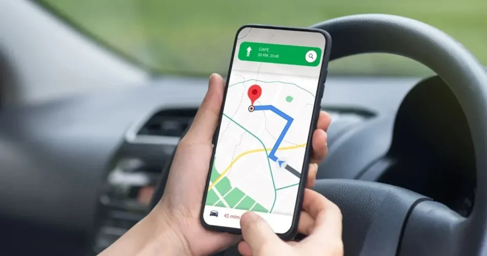 Google Haritalar, İngiltere’de akaryakıt istasyonlarının konumlarıyla birlikte anlık pompa fiyatlarını göstere