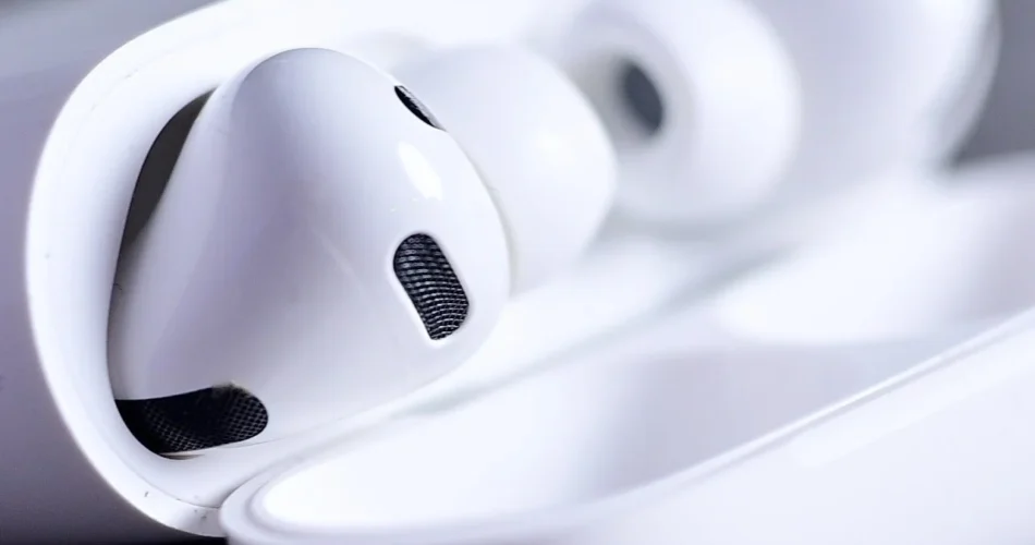 AirPods kulaklıklarını oyun kontrolcüsü yapan BipBop uygulamasının arayüzü