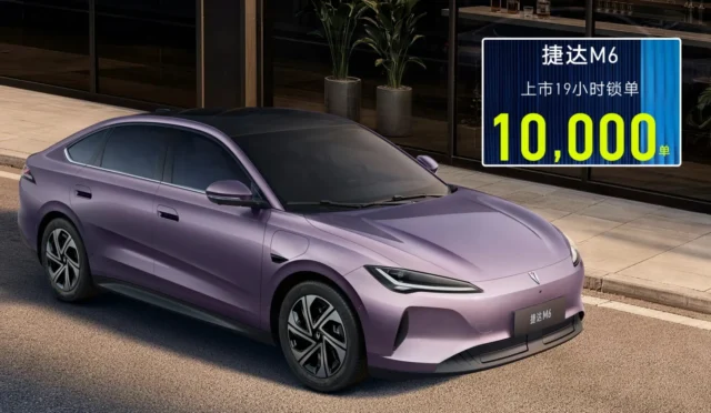 Jetta M6 modelinin tasarım çizgilerini gösteren genel görünümü