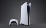 PlayStation konsolu ve oyun kumandası