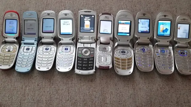Samsung'un deneysel akıllı telefon tasarımlarını gösteren genel bir kare