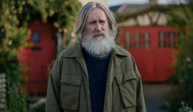 Apple TV’de Yeni Dizi: Small Prophets, Komedi ve Doğaüstünü Birleştiriyor