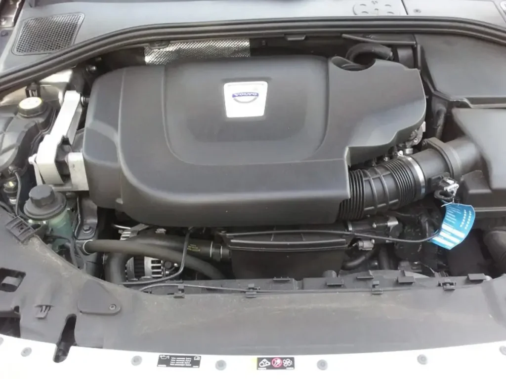 Volvo markasının 2.4 litrelik 5 silindirli motoru